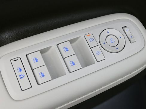 Used 2024 Hyundai Santa Fe Calligraphy FWD image 4