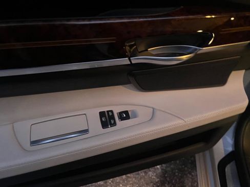 Used 2014 BMW 750Li xDrive image 12