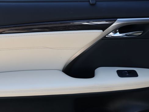 Used 2022 Lexus RX 350L Luxury w/ Accessory Package (Z1) FWD image 35