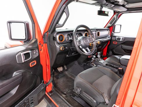 Used 2023 Jeep Gladiator Mojave w/ Cold Weather Group AWD/4WD image 14