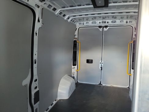 Used 2025 RAM ProMaster 2500 w/ Convenience Group image 15