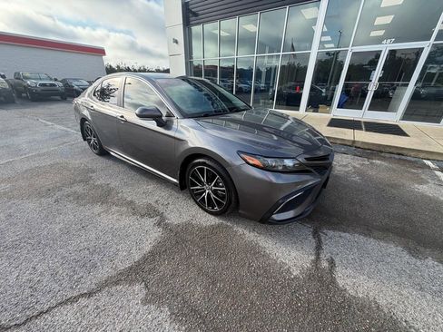 Used 2023 Toyota Camry SE FWD image 2