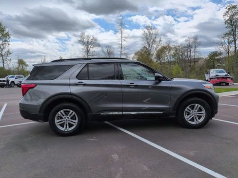 Used 2024 Ford Explorer XLT w/ Equipment Group 202A AWD/4WD image 4