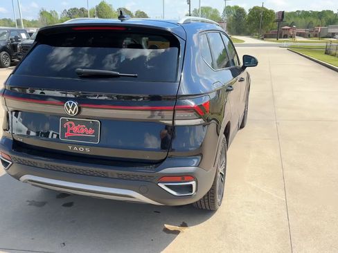 Used 2025 Volkswagen Taos SE image 8