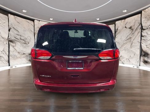 Used 2020 Chrysler Voyager Lxi FWD image 16