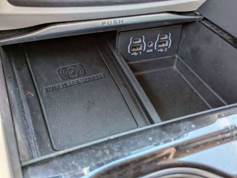 Used 2023 Chrysler Pacifica Limited image 26