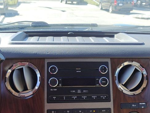 Used 2011 Ford F250 Lariat image 17