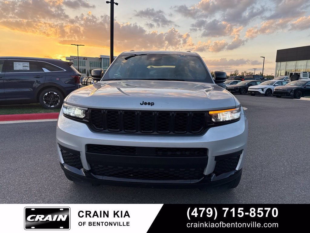 Used 2024 Jeep Grand Cherokee L Altitude AWD/4WD image 9