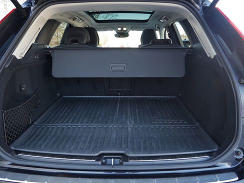 Used 2023 Volvo XC60 T8 Ultimate w/ Climate Package image 25