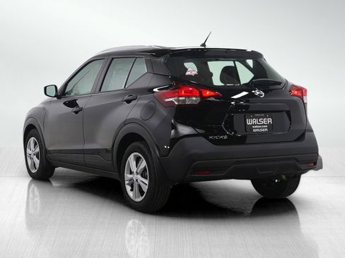 Used 2018 Nissan Kicks S image 3