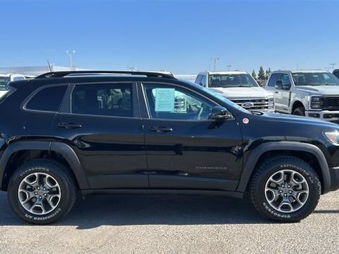 Used 2022 Jeep Cherokee Trailhawk w/ Trailer Tow Group AWD/4WD image 2