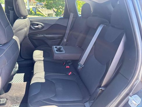 Used 2016 Jeep Cherokee Latitude w/ Comfort/Convenience Group AWD/4WD image 24