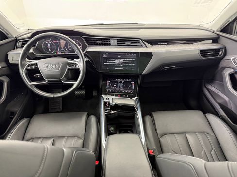 Used 2021 Audi e-tron Prestige w/ Prestige Package image 17