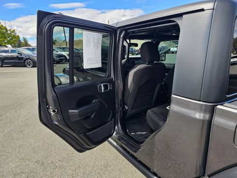 Used 2023 Jeep Gladiator Sport AWD/4WD image 20