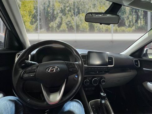 Used 2024 Hyundai Venue SEL FWD image 23