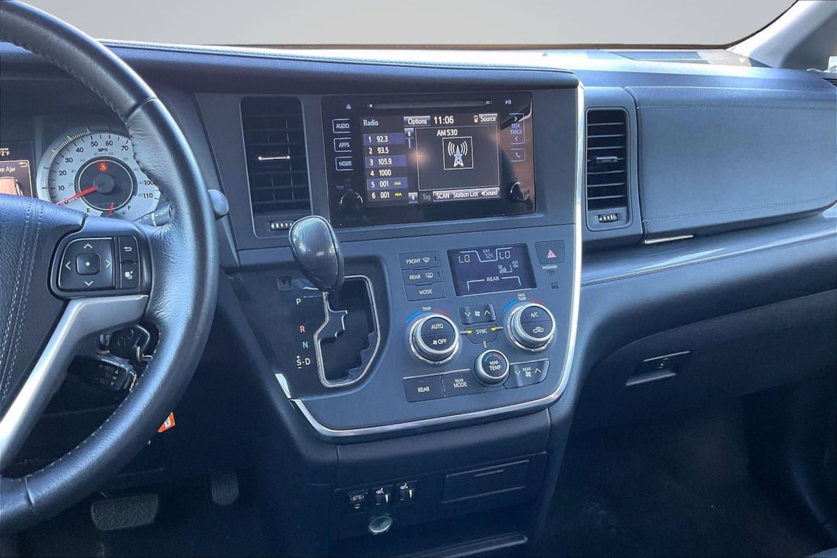 Used 2015 Toyota Sienna SE FWD image 6