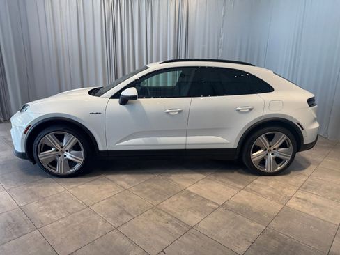 Certified 2025 Porsche Macan Electric image 2