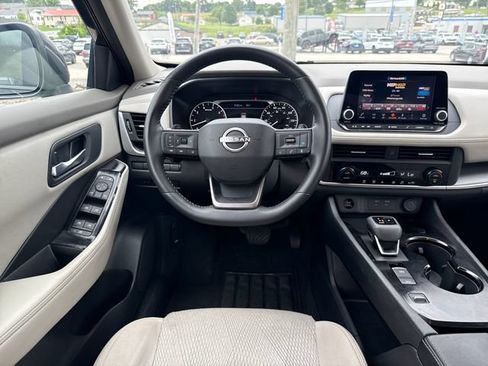 Used 2025 Nissan Rogue SV FWD image 13