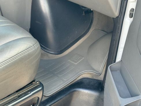 Used 2005 Chevrolet Express 3500 Passenger w/ LS Preferred Equipment Group RWD image 31