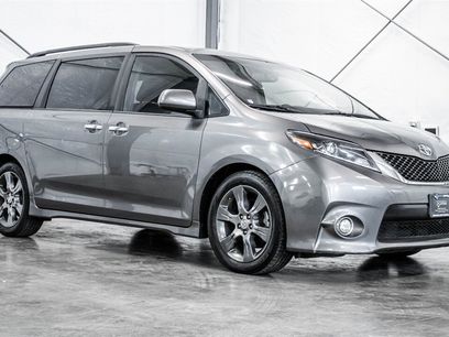 Used 2016 Toyota Sienna SE