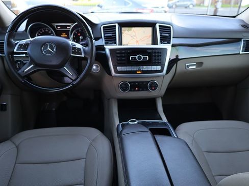 Used 2015 Mercedes-Benz GL 450 4MATIC w/ Driver Assistance Package image 24