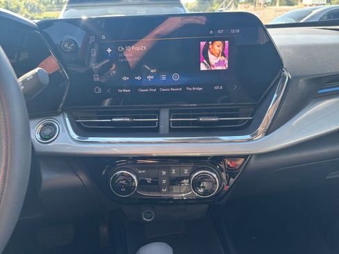 Used 2025 Chevrolet Trax LT image 18