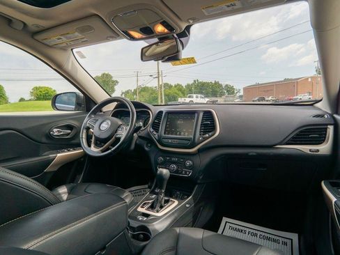 Used 2018 Jeep Cherokee Limited AWD/4WD image 16