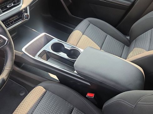 Used 2025 Chevrolet Equinox LT w/ Safety and Technology Package FWD image 19