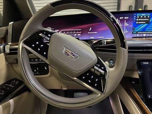 Certified 2025 Cadillac Escalade ESV Sport Platinum w/ LPO, Floor Liner Package AWD/4WD image 14