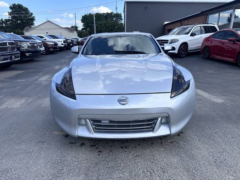 Used 2009 Nissan 370Z Coupe w/ Sport Pkg RWD image 2