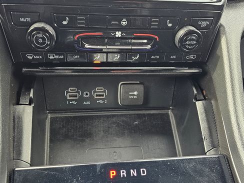 Used 2024 Jeep Grand Cherokee L Laredo image 34