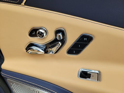 Used 2025 Bentley Flying Spur Plug-In Hybrid AWD/4WD image 32