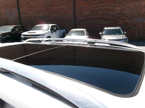 Used 2018 Chevrolet Equinox Premier image 11