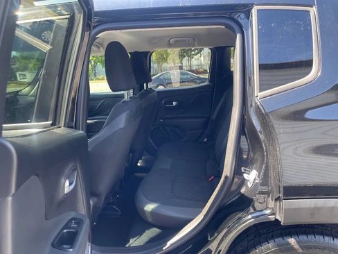 Used 2019 Jeep Renegade Altitude w/ Quick Order Package 2XM FWD image 27