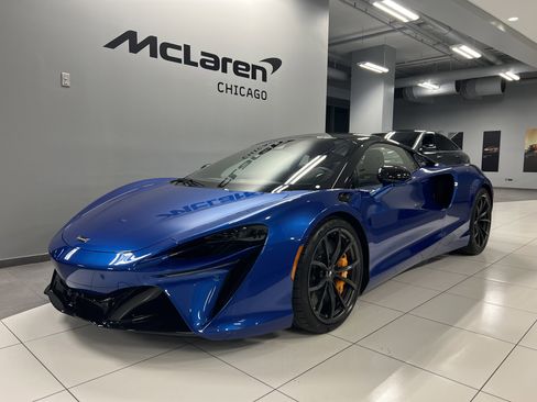 Used 2024 McLaren Artura image 3