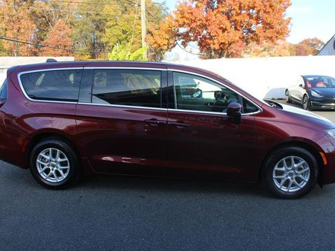 Used 2023 Chrysler Voyager LX image 9