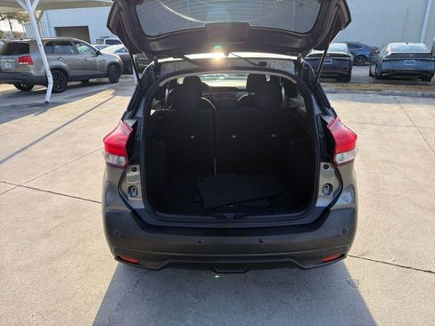 Used 2020 Nissan Kicks S image 29