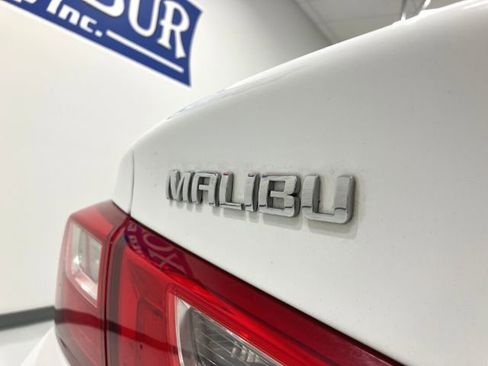 Used 2018 Chevrolet Malibu LT w/ Driver Confidence Package image 16