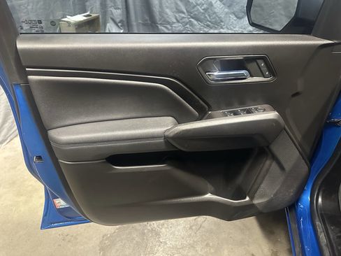 Used 2023 Chevrolet Colorado LT w/ LT Convenience Package III image 17