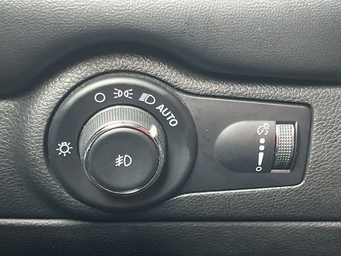 Used 2023 Dodge Durango GT image 11