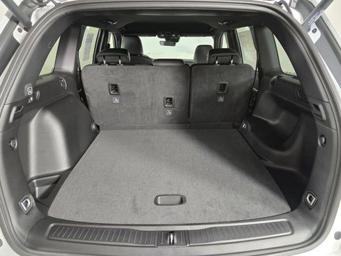 New 2025 Jeep Grand Cherokee Limited w/ Black Appearance Package image 15