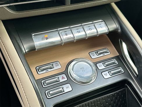 Used 2024 Lincoln Nautilus Reserve image 22