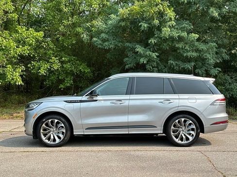 Used 2021 Lincoln Aviator Grand Touring w/ Elements Package Plus AWD/4WD image 2