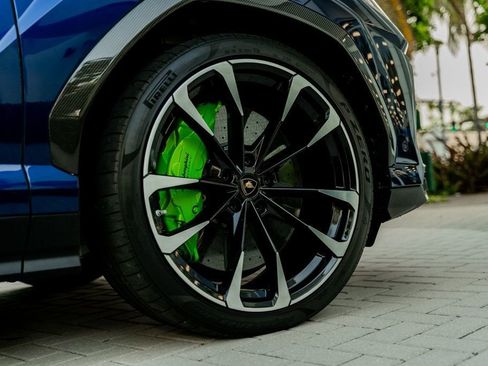 Used 2020 Lamborghini Urus image 19