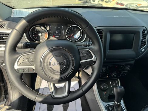 Used 2020 Jeep Compass Latitude AWD/4WD image 3