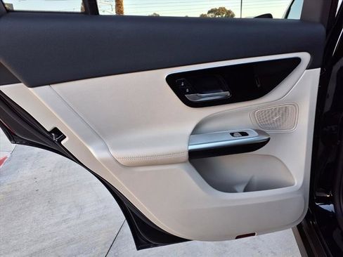 Used 2025 Mercedes-Benz GLC 300 image 18