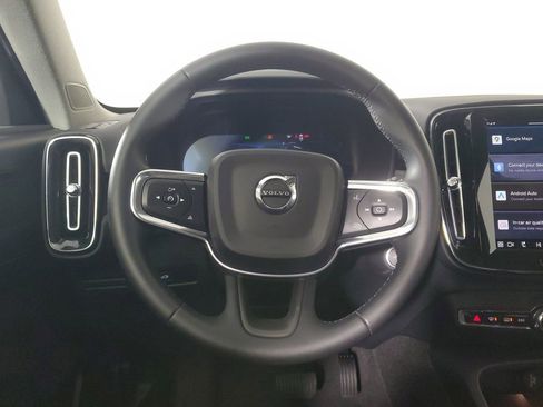 Certified 2025 Volvo XC40 B5 Plus image 17