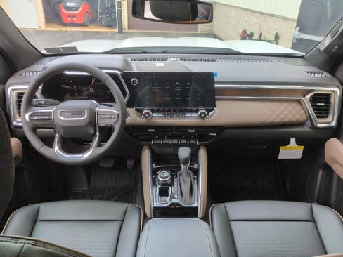 New 2026 GMC Canyon Denali AWD/4WD image 9