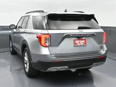 Used 2023 Ford Explorer XLT w/ Equipment Group 202A RWD image 4