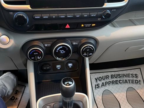 Used 2020 Hyundai Venue image 40